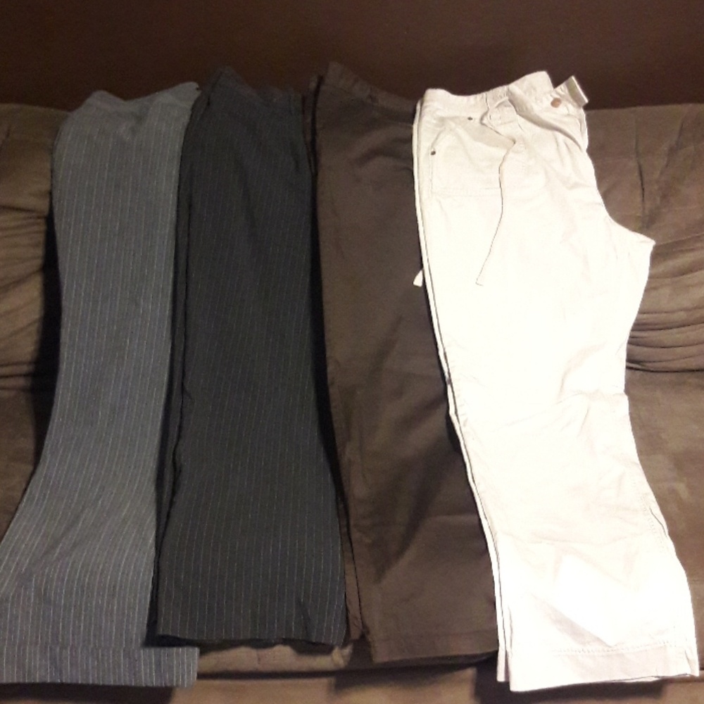 Bundle of dress pants 2 for 20$
